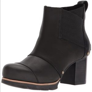 SOREL Addington Chelsea Boot Waterproof Heels